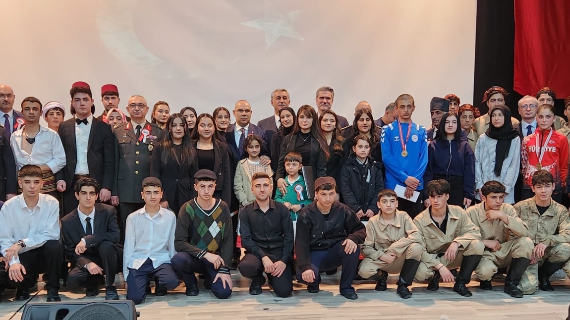 15 Nisan Ağrı'nın Düşman işgalinden Kurtuluşunun 107. Yıl Dönümü Etkinlikleri Kapsamında Düzenlenen Resim Yarışmasında 4-A Sınıfı Öğrencimiz Fatma Betül TANRIVERDİ  İl Birincisi Olmuştur.